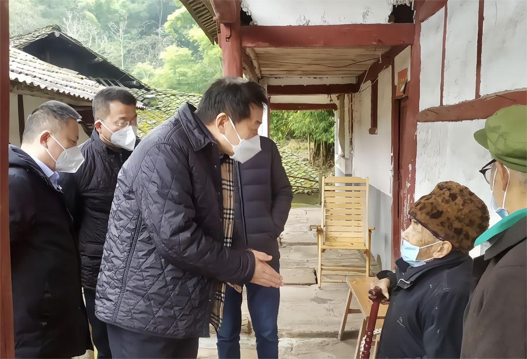 四川省月博集团党委书记、董事长任丁率队赴嘉陵区开展帮扶工作